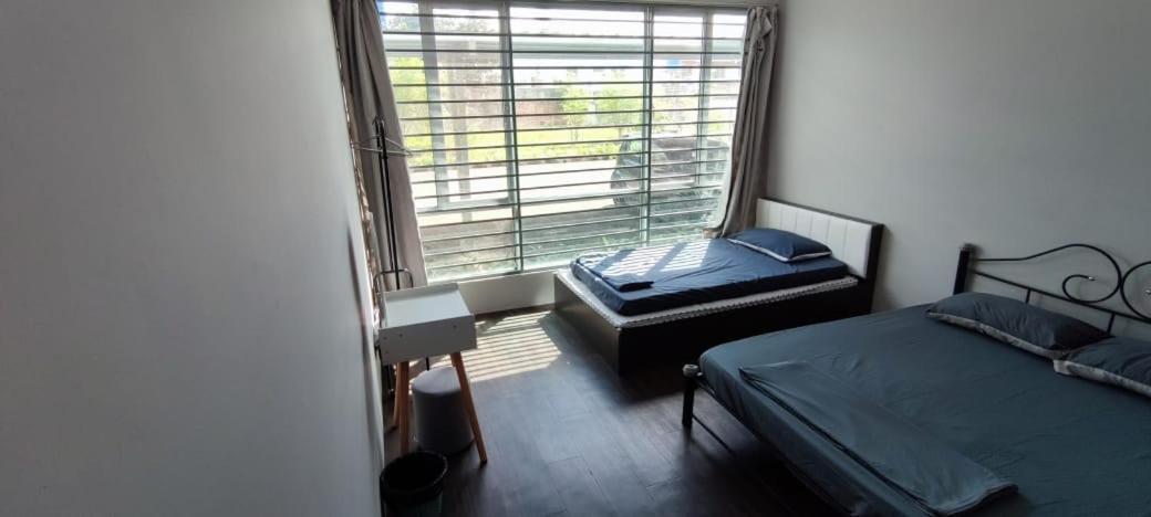 Tar Apartment *